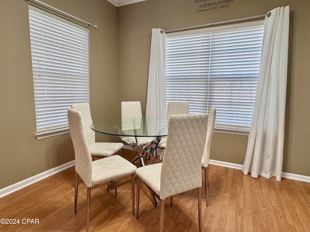 dining room featuring light hardwood / wood-style floors and ornamental molding