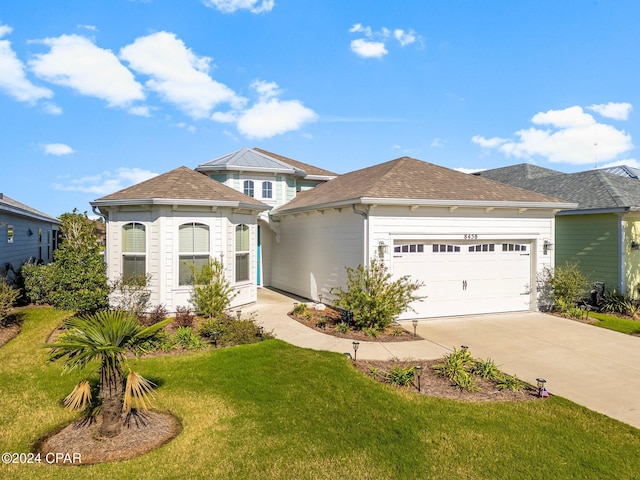 view of front of house featuring a front lawn