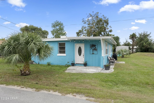 view of front of house with a front yard