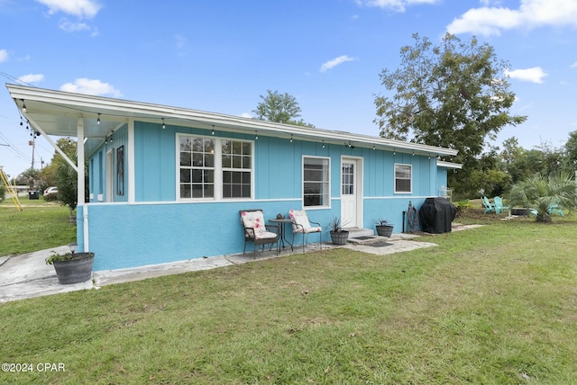 back of house featuring a yard