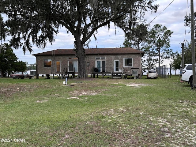 rear view of house featuring a lawn