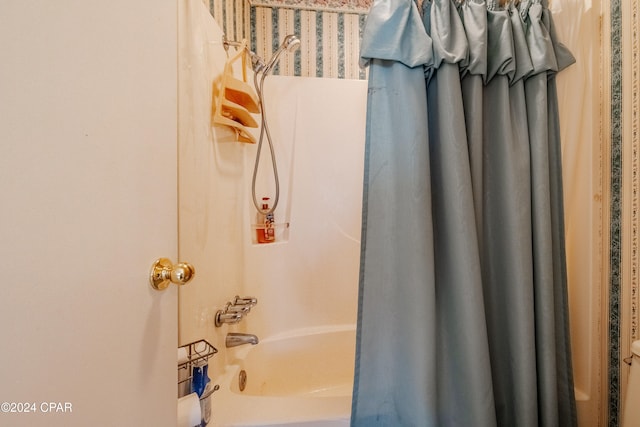 bathroom featuring shower / tub combo with curtain