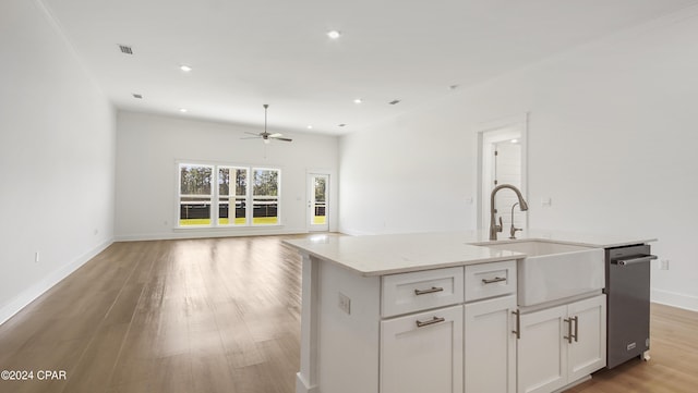 kitchen featuring white cabinets, a center island with sink, sink, ceiling fan, and light hardwood / wood-style floors