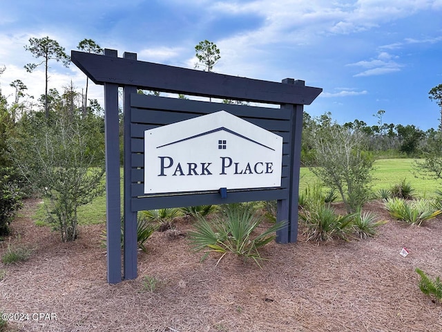 view of community / neighborhood sign