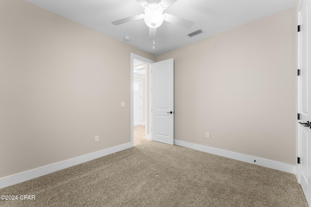 unfurnished room with carpet flooring and ceiling fan