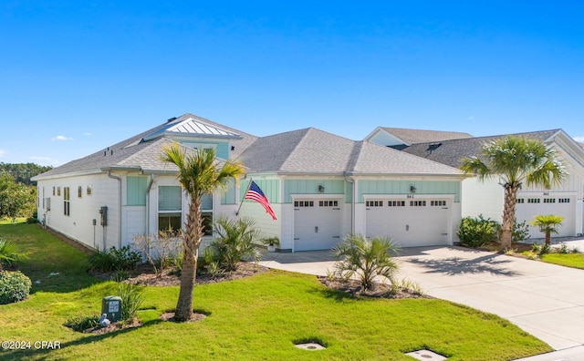 view of front of house featuring a front lawn and a garage