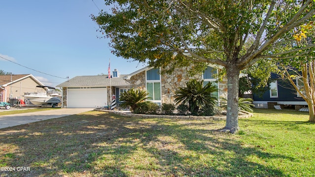 view of front of home featuring a front yard and a garage