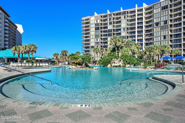 view of swimming pool