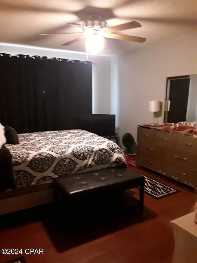 bedroom featuring ceiling fan