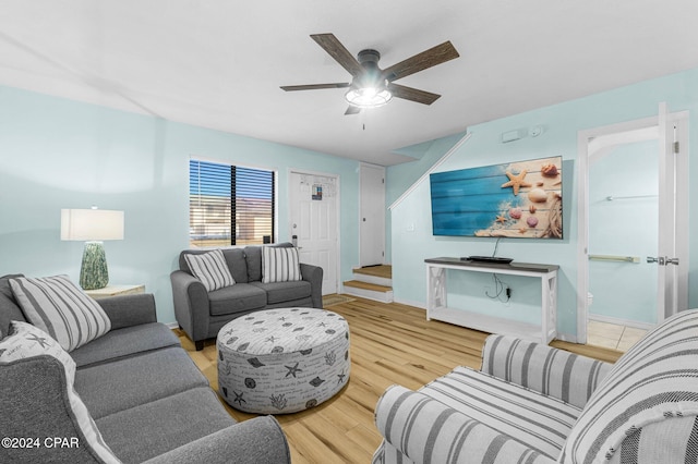 living room with light hardwood / wood-style floors and ceiling fan