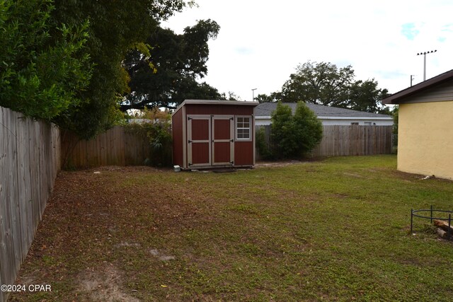 848 Helen Ave, Panama City, FL 32401 - view of yard with a storage shed and an outdoor structure