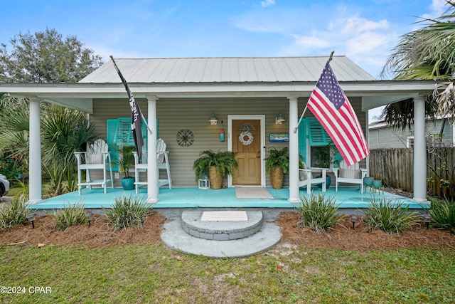 view of front of property featuring a porch