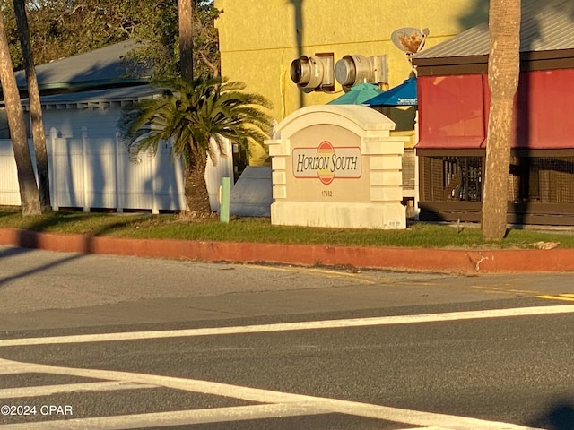 view of community / neighborhood sign