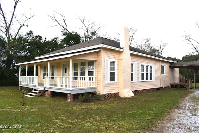 view of front of property with a front lawn and covered porch