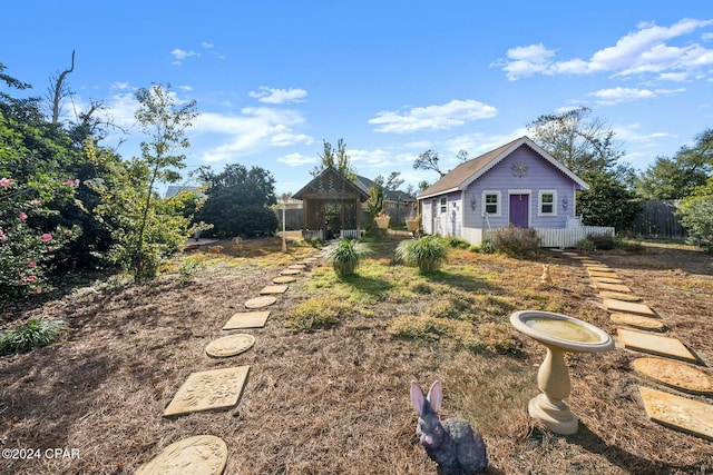 rear view of house featuring an outdoor structure