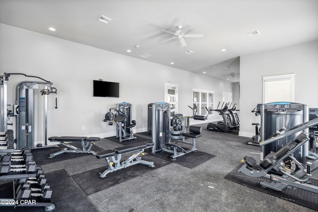 exercise room featuring ceiling fan