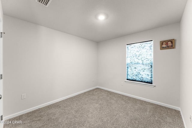 unfurnished room with carpet