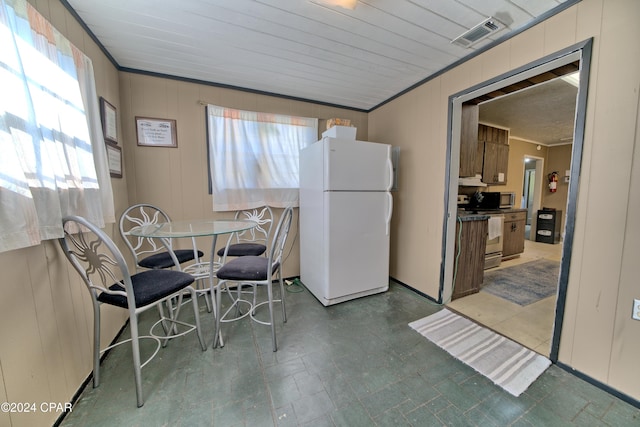 dining area featuring ornamental molding