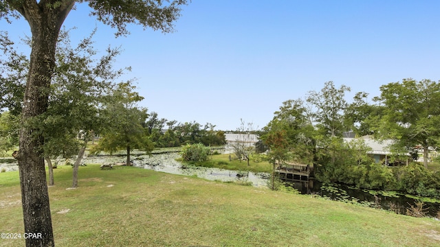 view of yard featuring a water view