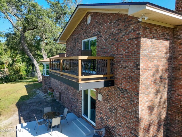 view of yard featuring a garage