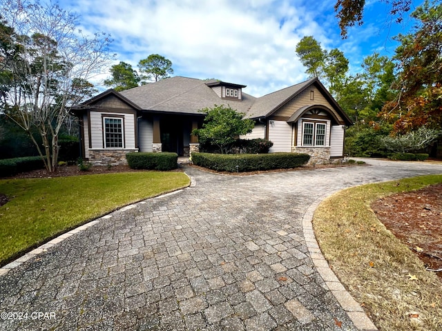 view of front of property with a front lawn