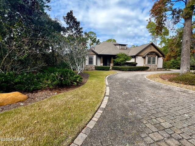 view of front of home with a front lawn