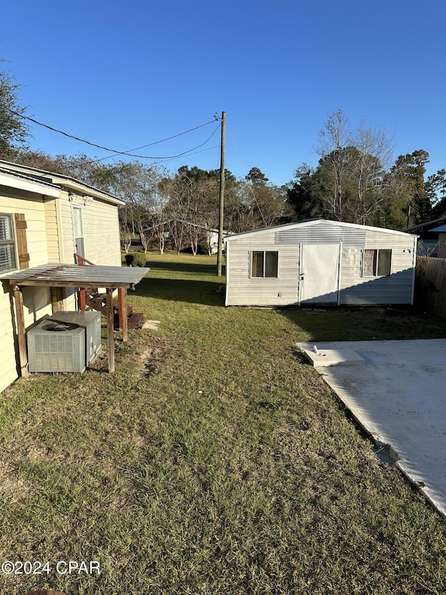 view of yard with a patio