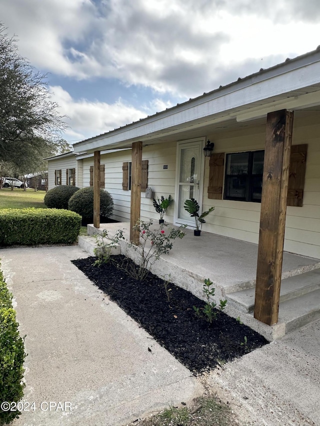 doorway to property featuring covered porch