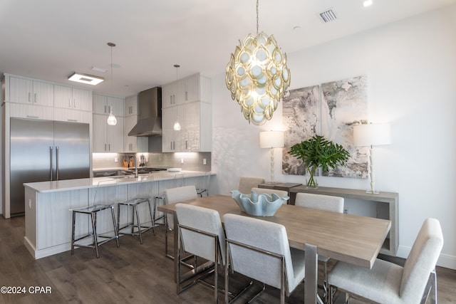 dining room featuring a notable chandelier, dark hardwood / wood-style flooring, and sink