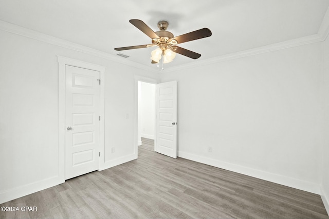 unfurnished bedroom featuring ceiling fan, light hardwood / wood-style floors, and crown molding