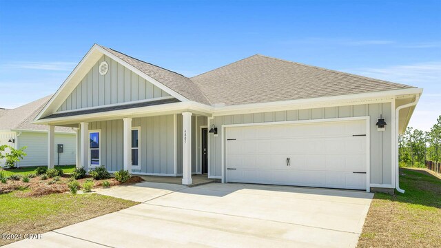 view of front of home featuring a front lawn and a garage