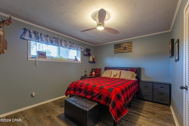 bedroom featuring ceiling fan, dark hardwood / wood-style floors, and ornamental molding