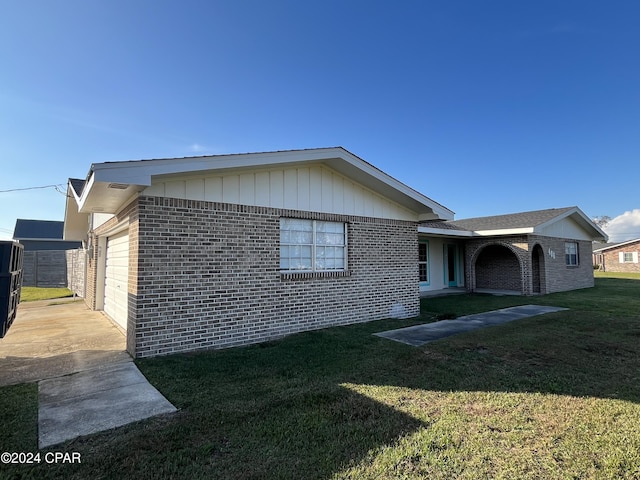 view of front of house with a garage and a front lawn