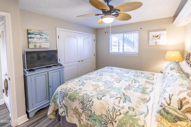 bedroom with a textured ceiling, a closet, hardwood / wood-style flooring, and ceiling fan