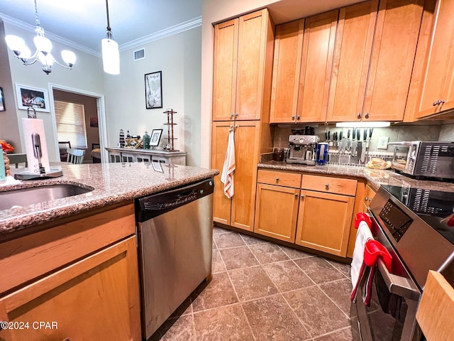 kitchen featuring sink, an inviting chandelier, ornamental molding, pendant lighting, and stainless steel appliances