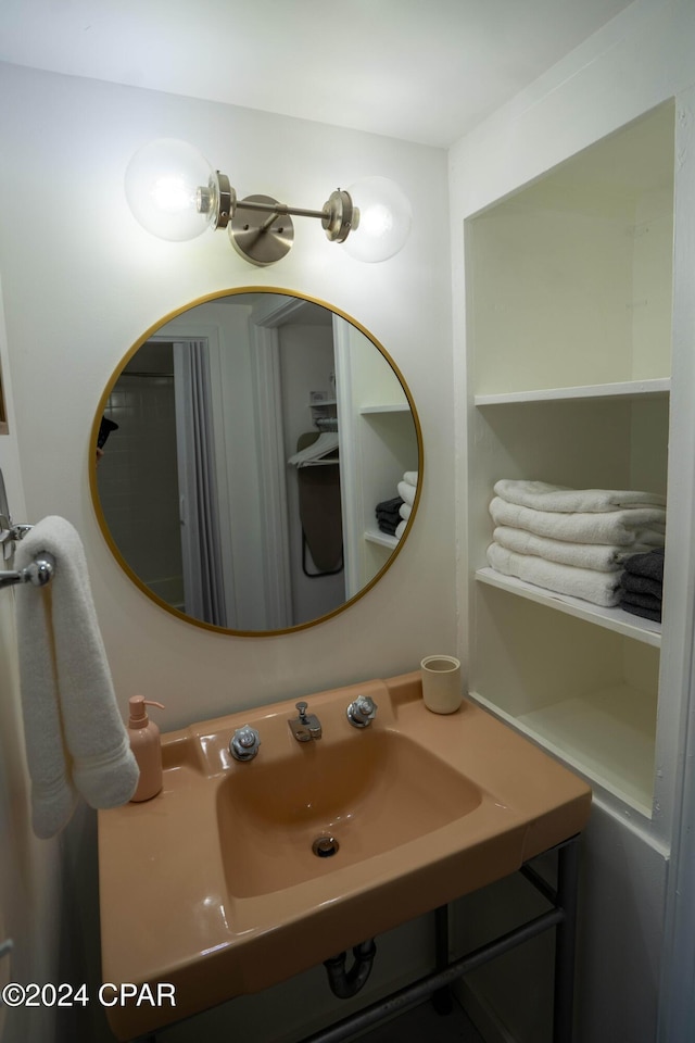 bathroom featuring sink