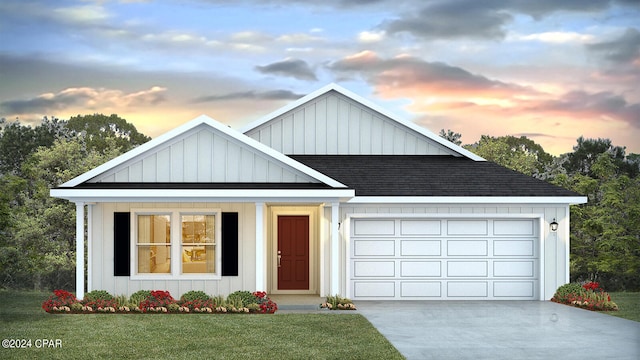 view of front of home featuring a yard and a garage