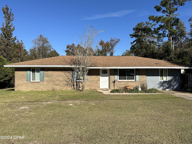 ranch-style home with a front yard