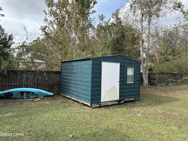 view of outdoor structure with a yard