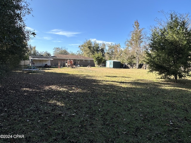 view of yard with a shed