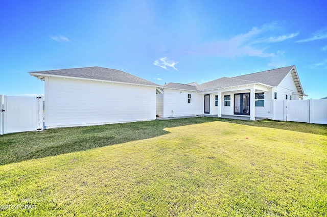 view of front of property with a front yard