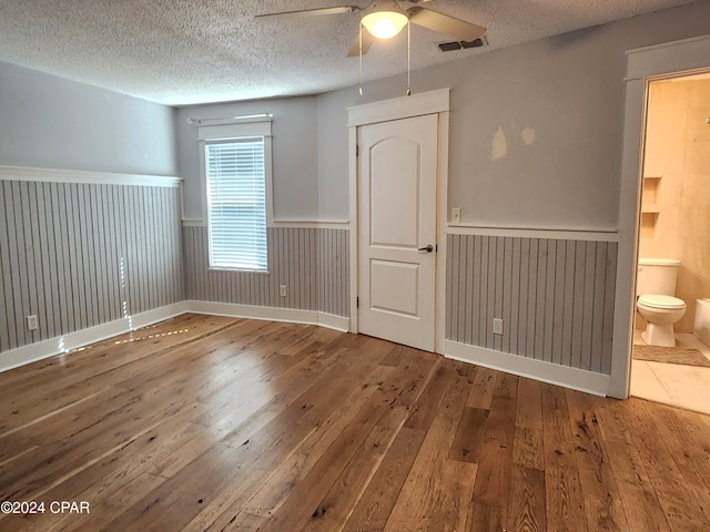 spare room featuring hardwood / wood-style floors, a textured ceiling, and ceiling fan