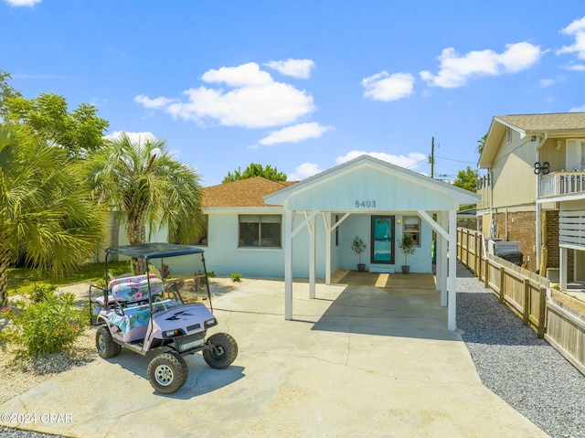 view of front facade with a carport and driveway