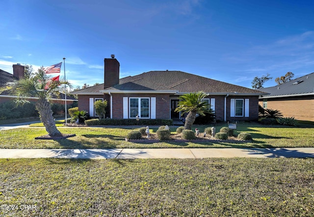 single story home with a front lawn