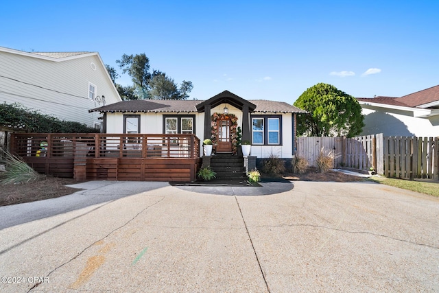 view of front of home featuring fence