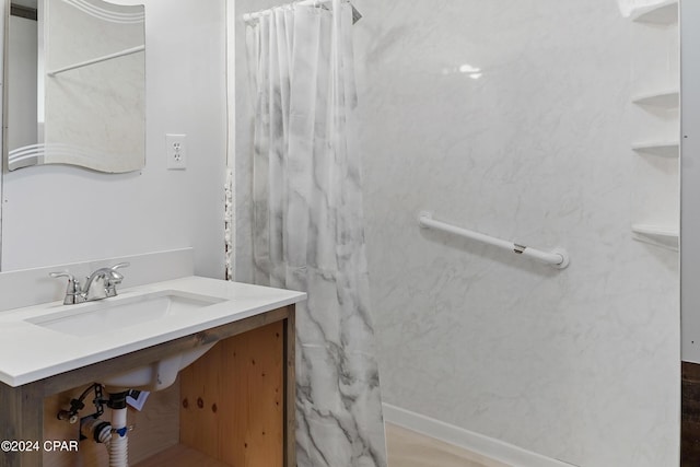 bathroom featuring a shower with curtain and vanity