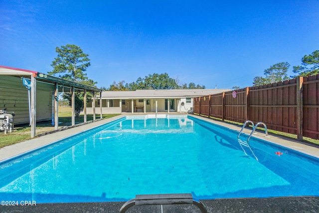 view of swimming pool