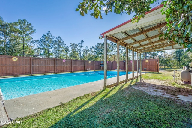 view of pool featuring a yard