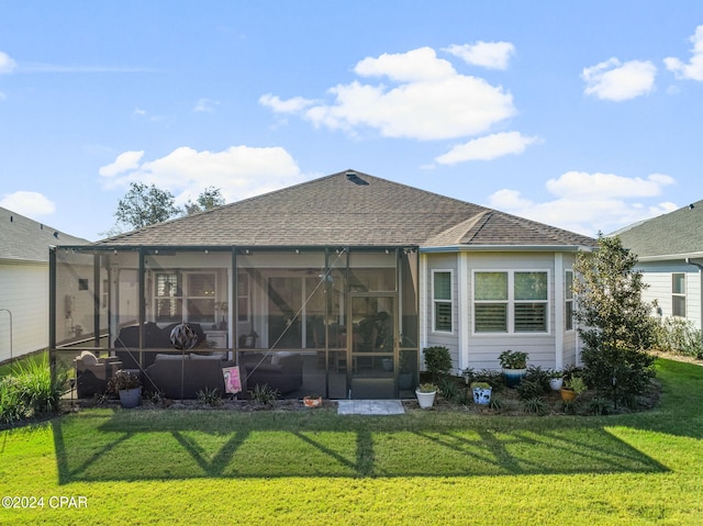 back of house featuring a yard