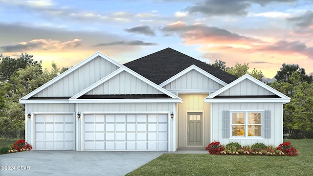 view of front of home featuring a yard and a garage